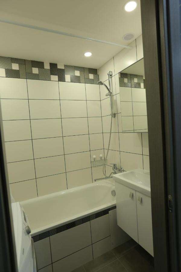 Comfy 2 Room Apartment - Free Parking - 350Mbps Wifi - Netflix Kaunas Exterior foto